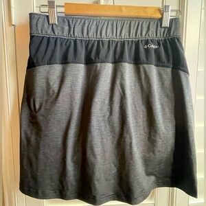 Women’s Columbia gray and black athletic skort size medium